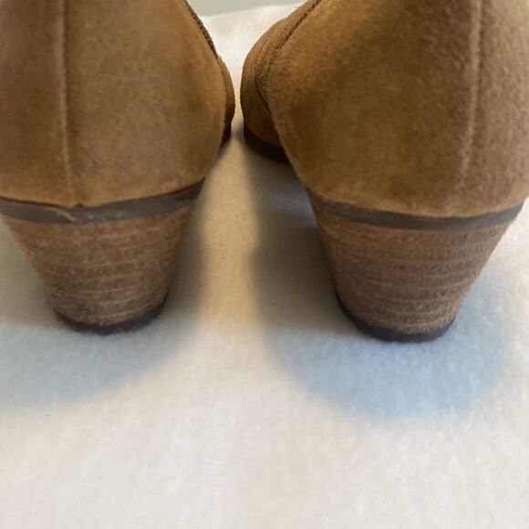 Vince Camuto Suede Tan Booties 10 - Picture 3 of 9